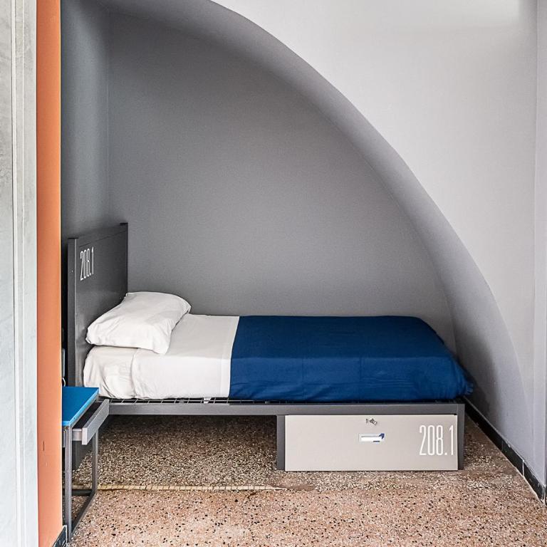 Marathon Hostel - Posto Letto in Dormitorio Misto con 5 Letti e Bagno Privato Esterno - 4