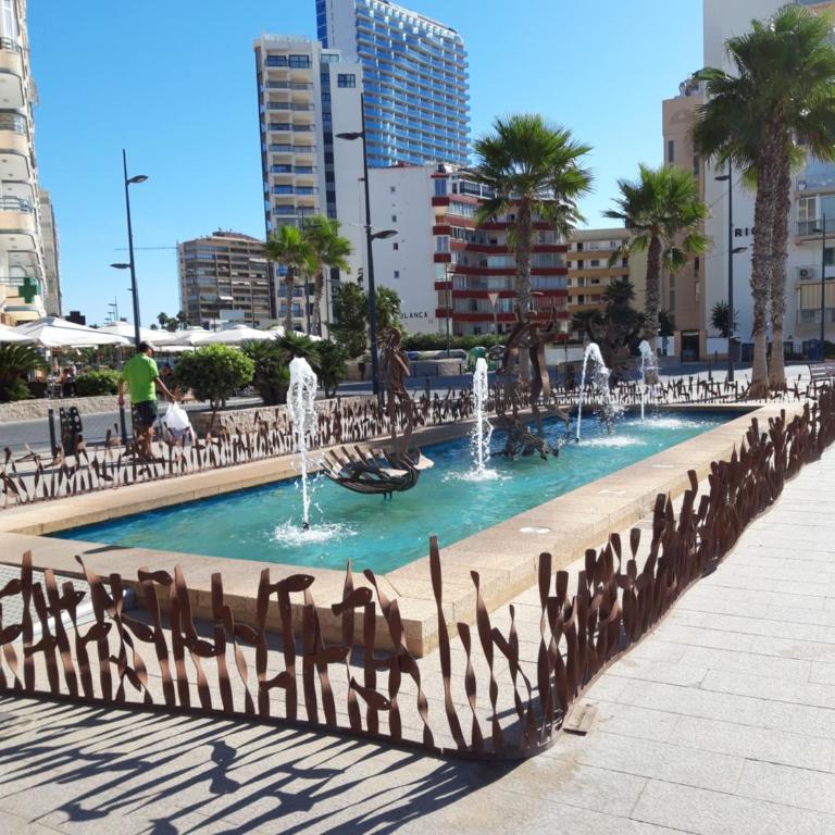 Ático centrico, 50m de la playa, vista al mar y al Peñon, gran terraza, parking, wifi fibra - Apartamento Ático - 32