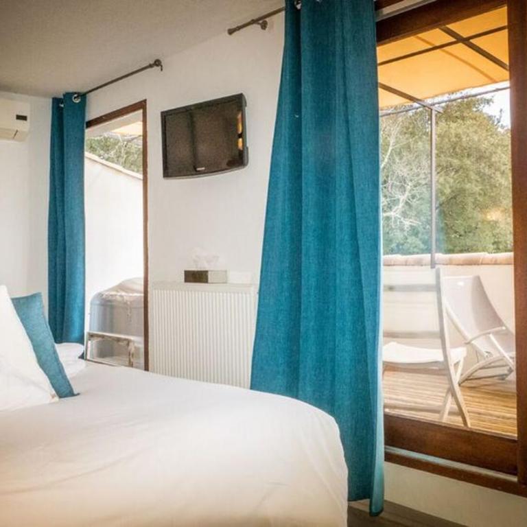Le Belvedere - Chambre Double Deluxe avec Terrasse et Bain à Remous Privé - Vue sur Gorges de l’Ardèche - 4
