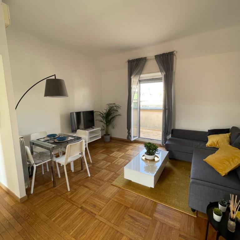 OASI CENTRALE - Appartamento con 2 Camere da Letto - 2