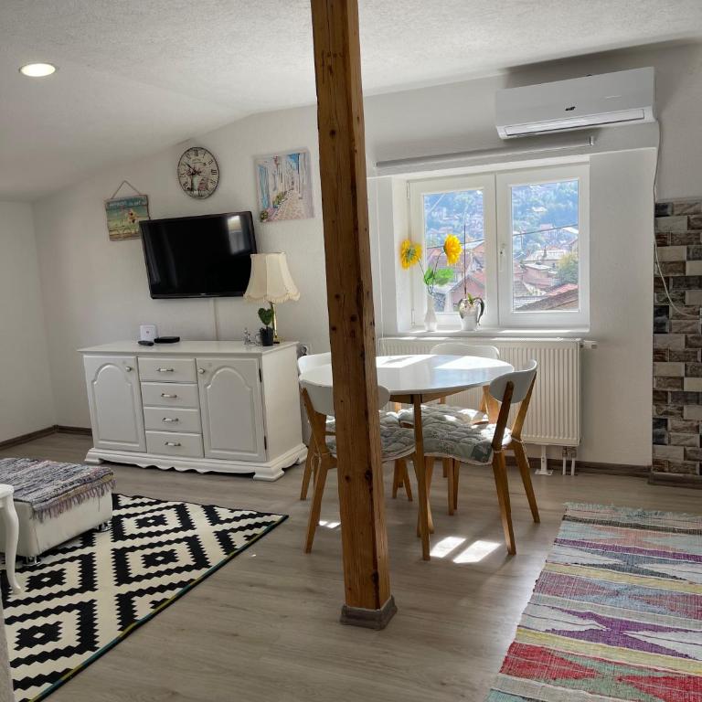 Apartman Maki - Two-Bedroom Apartment - 13