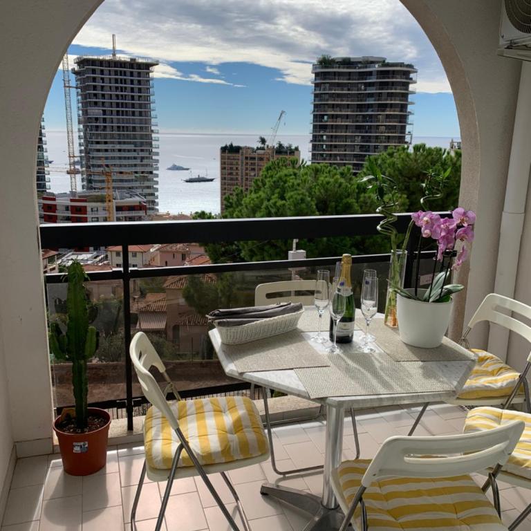 Monaco Stunning Sea Views, Larvotto beach, Terrace, 2 bedrooms, 2 bathrooms, up to 6 person, lift, 1st floor - Appartement 2 Chambres - 54