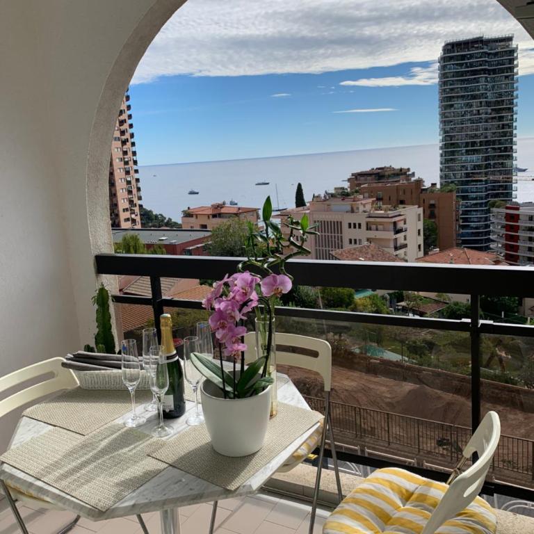 Monaco Stunning Sea Views, Larvotto beach, Terrace, 2 bedrooms, 2 bathrooms, up to 6 person, lift, 1st floor - Appartement 2 Chambres - 51