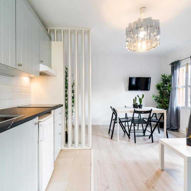 Precioso apartamento con parking en Granada - Two-Bedroom Apartment - 2
