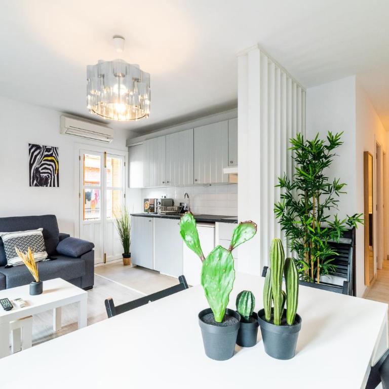 Precioso apartamento con parking en Granada - Two-Bedroom Apartment - 27