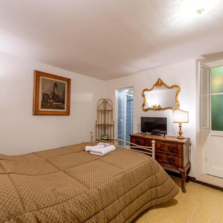 Casa Savonarola Charme - Double Room with Private Bathroom - 11