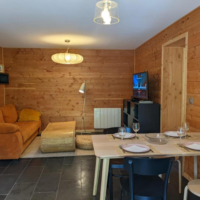 LES ACACIAS - Appartement avec Vue sur la Montagne - 8