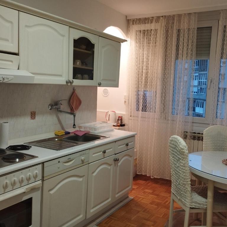 Apartman F&S - Novo Sarajevo - One-Bedroom Apartment - 12