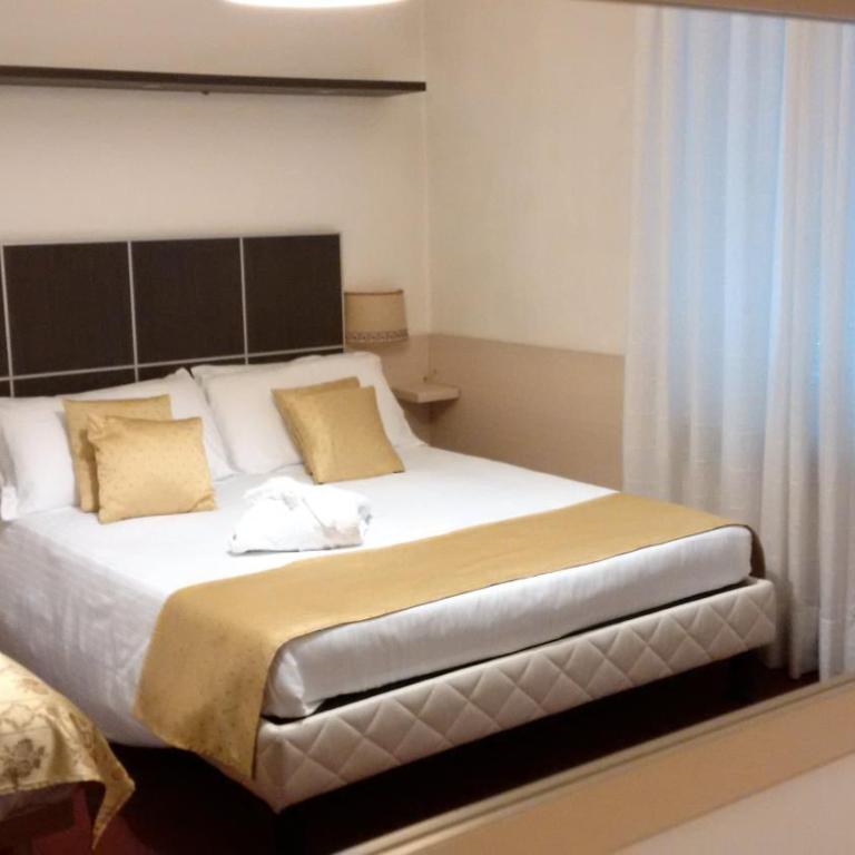 Hotel Sant'Ilario - Standard Triple Room - 2