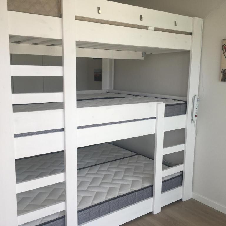 central bright apartment, community pool and own private pool on splendid terrace, garage, beach 900m, mountains 200m - Apartamento de 2 dormitorios - 16