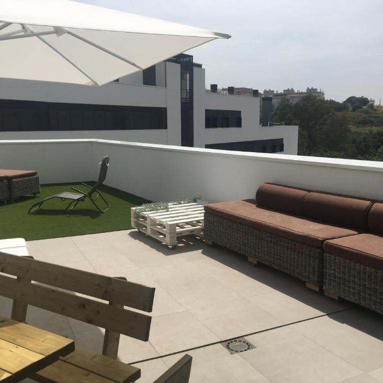 central bright apartment, community pool and own private pool on splendid terrace, garage, beach 900m, mountains 200m - Apartamento de 2 dormitorios - 15