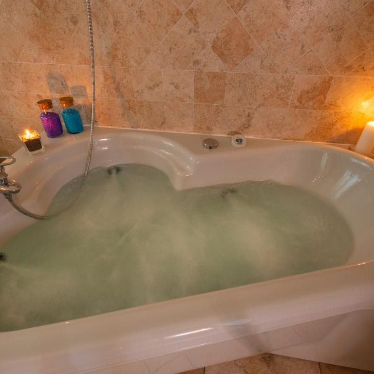 Villa Mara - Aosta - 200 mq - WiFi - Jacuzzi - Parcheggio - Giardino - Appartamento con 3 Camere da Letto - 30