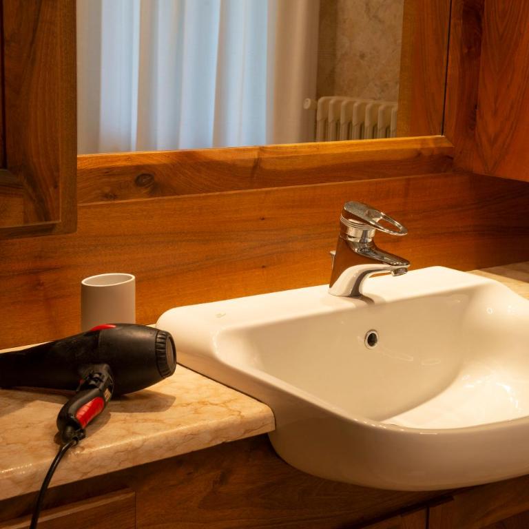 Villa Mara - Aosta - 200 mq - WiFi - Jacuzzi - Parcheggio - Giardino - Appartamento con 3 Camere da Letto - 32