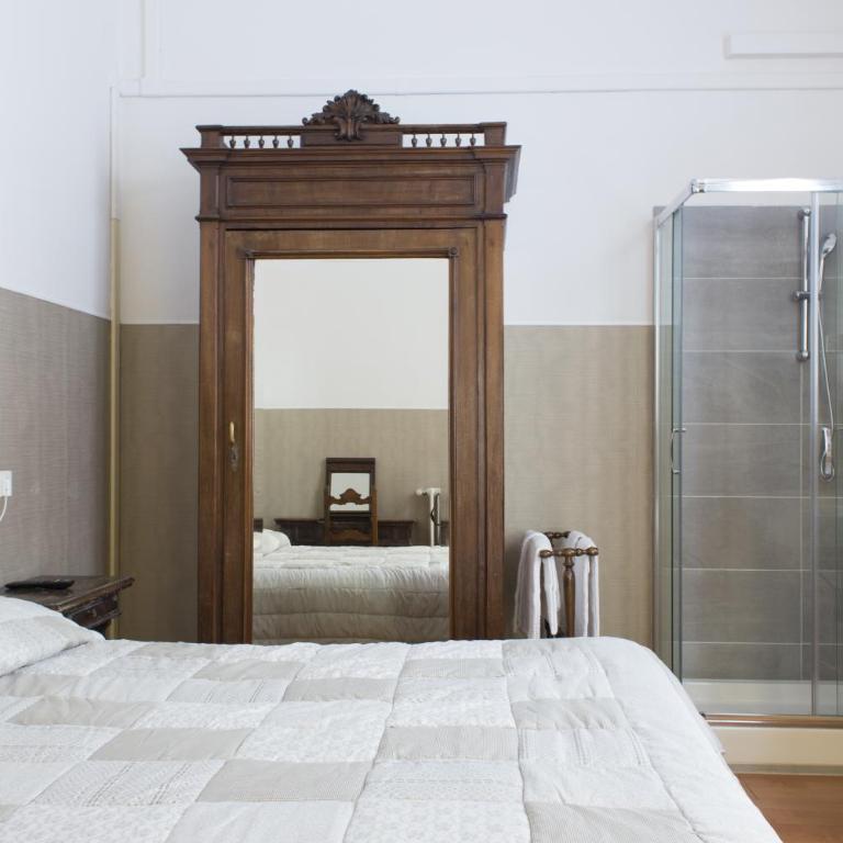 Loggia Fiorentina - Camera Matrimoniale con Bagno in Comune - 4
