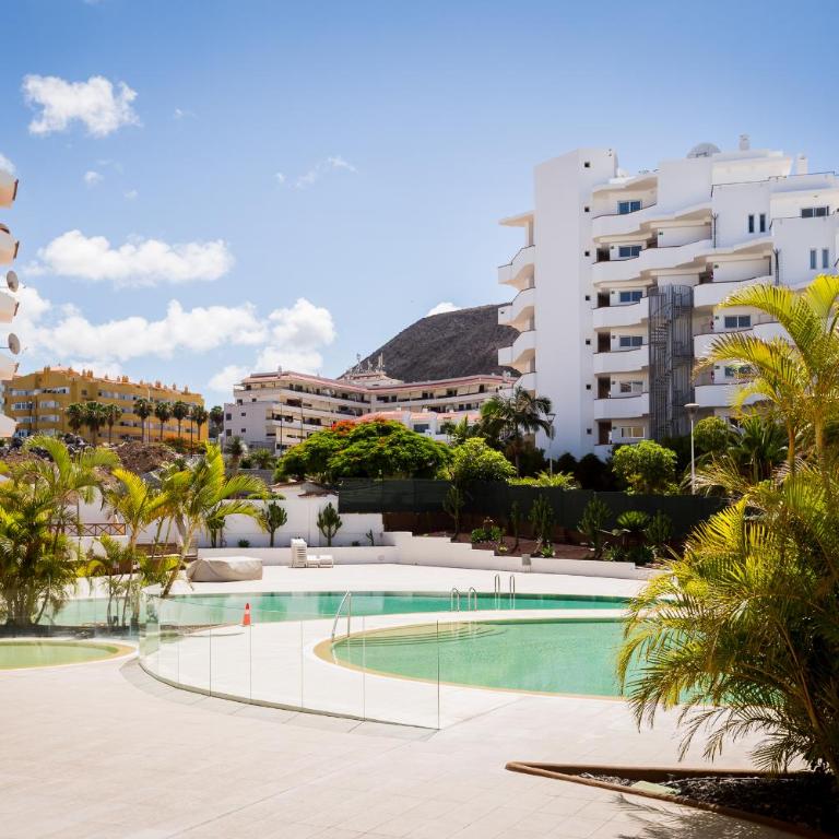 GO2TENERIFE Apart'Cala Pool & Beach at 5 mins - Apartamento con vistas a la piscina - 2