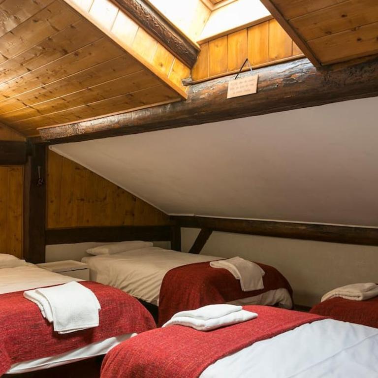 Chalet Credence Morzine Outdoor Hot Tub Sleeps 19 - Chalet - 32