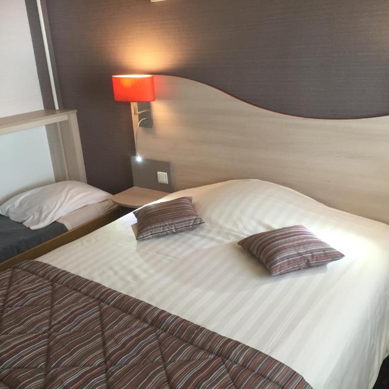 Logis Hôtel Au Tambour - Chambre Triple - 1