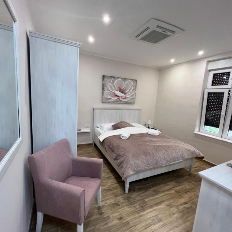 Story Lux - Dvokrevetna Soba sa Bračnim Krevetom i Sopstvenim Kupatilom - 1