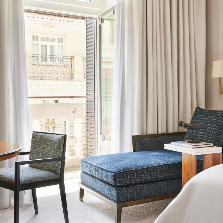 Four Seasons Hotel Madrid - Habitación Deluxe Sevilla con cama extragrande y vistas - 5