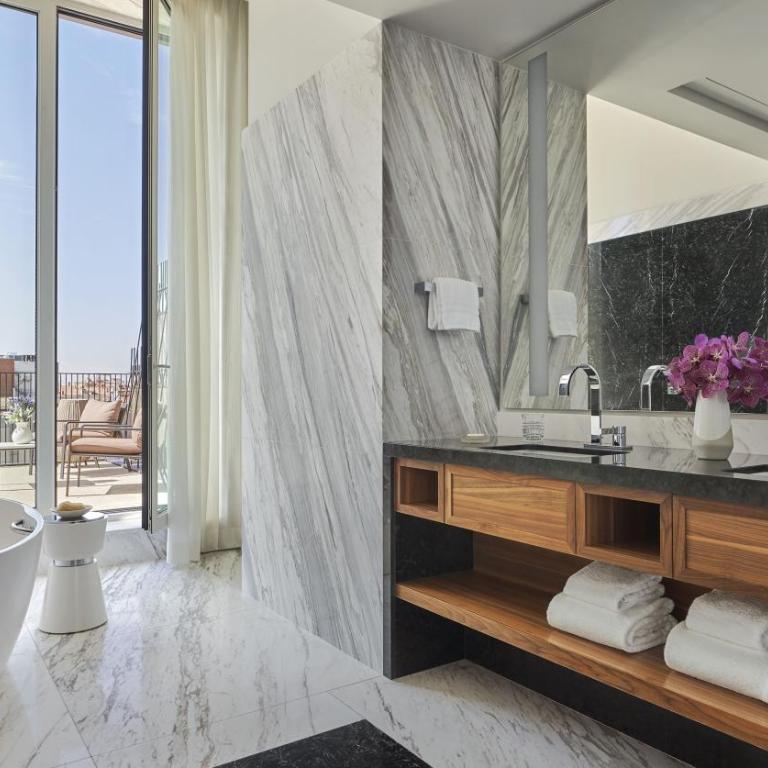 Four Seasons Hotel Madrid - Suite Four Seasons con terraza - 1 cama extragrande - 4