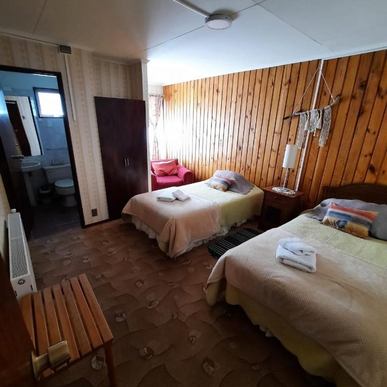 Hostal Los Pinos - Habitación Doble con baño privado - 2 camas - 6