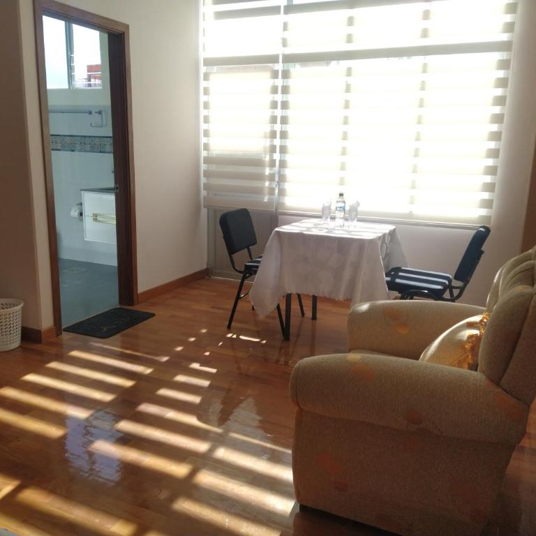 Hostal Alvasar - Habitación Doble Familiar - 5