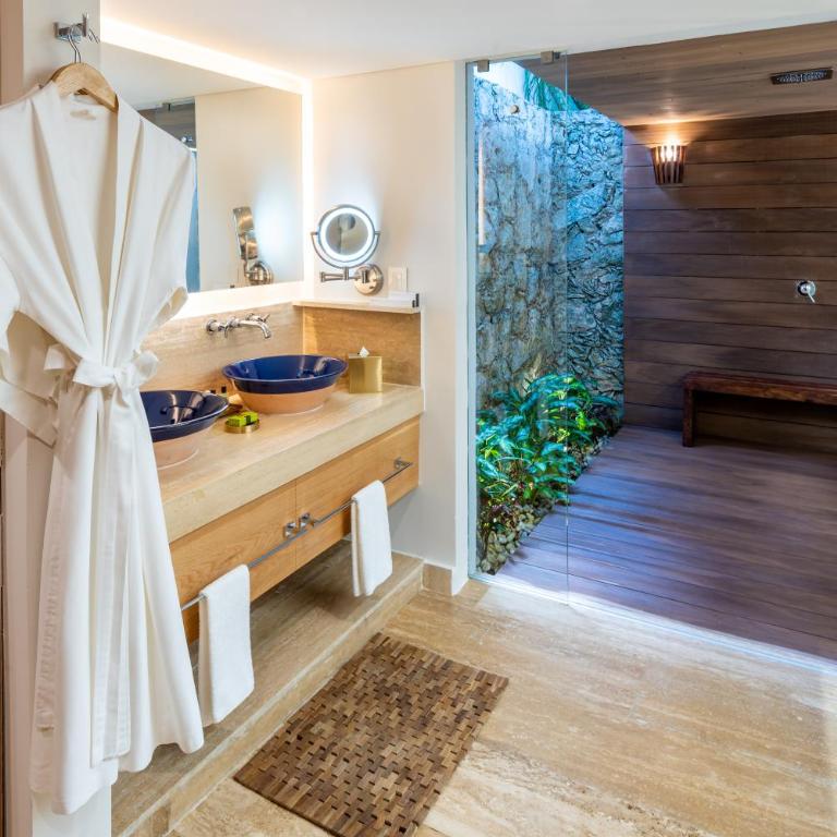 Presidente InterContinental Cozumel Resort & Spa by IHG - Habitación Premium con cama extragrande y ducha al aire libre - Frente al mar - 1