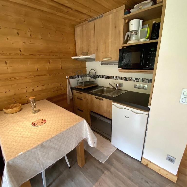 Studio cabine rénové avec balcon près des pistes et village à La Clusaz - FR-1-459-194 - Studio - 6