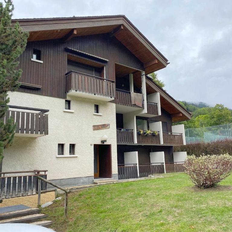 Studio cabine rénové avec balcon près des pistes et village à La Clusaz - FR-1-459-194 - Studio - 11