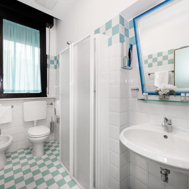 Hotel Ariane - BEACHFRONT, XXL Breakfast & Sea View - Camera Quadrupla con Vista Mare - 8