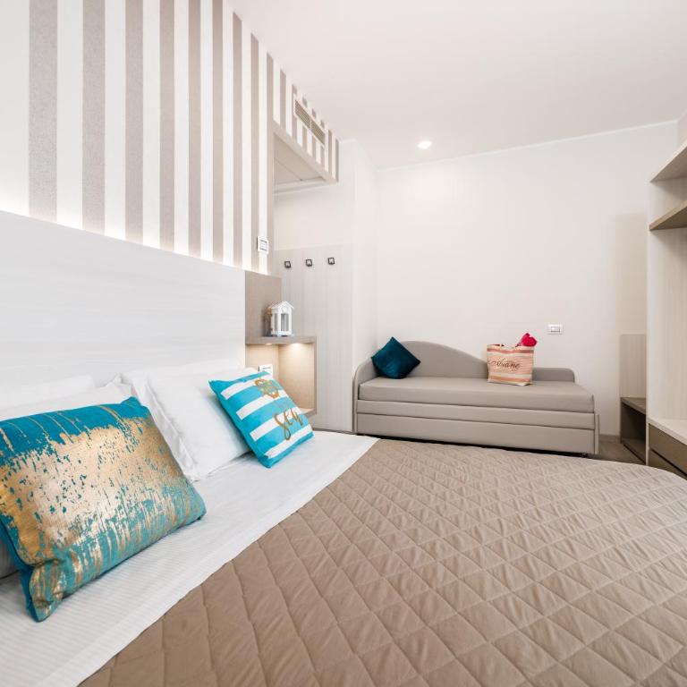 Hotel Ariane - BEACHFRONT, XXL Breakfast & Sea View - Camera Quadrupla con Vista Mare - 1