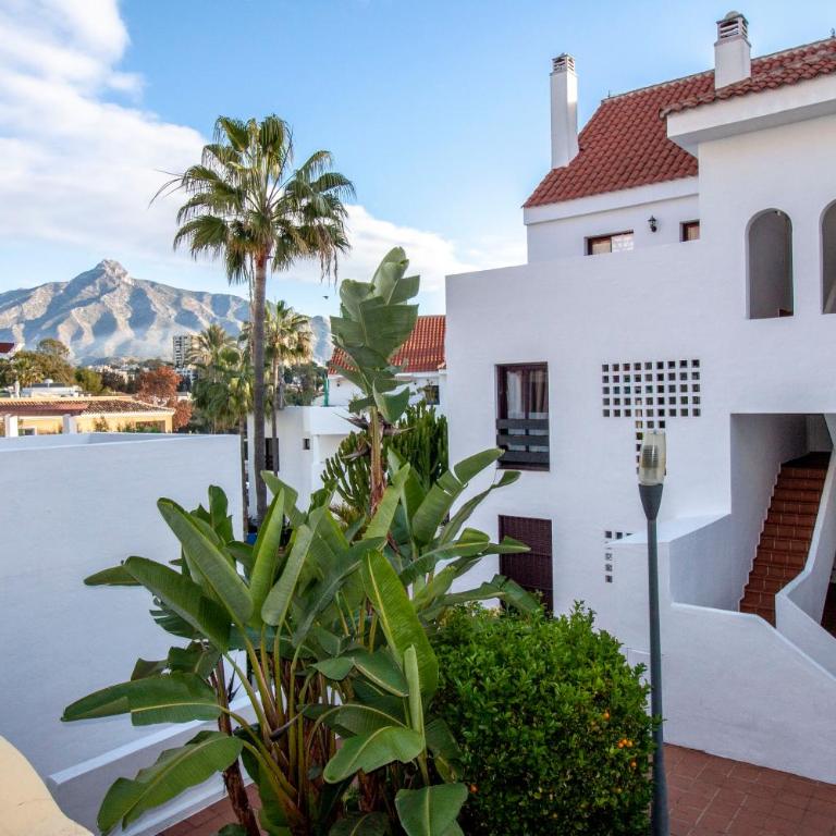 Stylish 2-Bed Duplex Townhouse, Full Kitchen, Access to Three Pools, Minutes from Puerto Banus, by "La Buena Vida Holiday Homes" - Apartamento de 2 dormitorios - 17