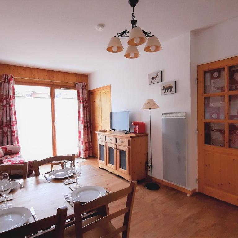 2 pièces cabine 6 pers, piscine, parking, wifi inclus à Orcières Merlette - FR-1-636-30 - Appartement (6 Adultes) - 2