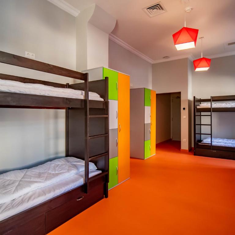 BANANA'S CAMP - Lit dans Dortoir Mixte de 8 Lits - 1