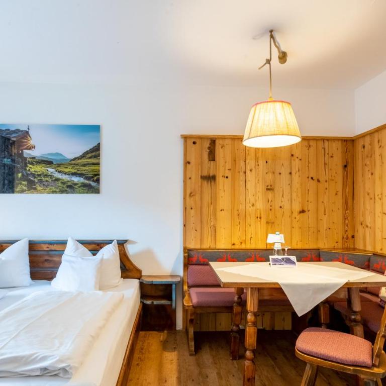 Das Bergmayr - Chiemgauer Alpenhotel - Familienzimmer mit 1 Schlafzimmer - 5
