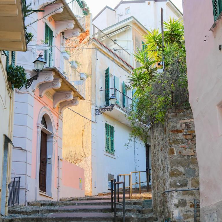 H11 [SANREMO CASINÒ] - Centro - Parcheggio - Appartamento con 2 Camere da Letto - 2