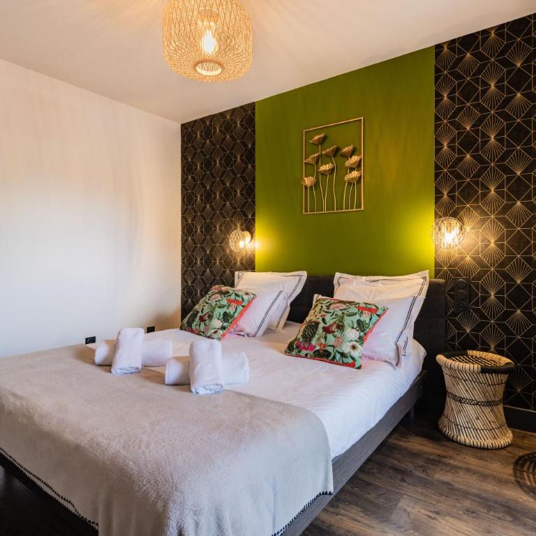 Chambre D'hôtes Chez Dom - Chambre Quadruple - Vue sur Jardin - 5