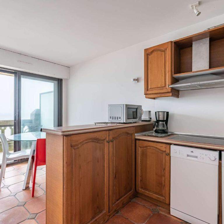 Appartement moderne en bord de mer avec balcon et parking - FR-1-2-306 - Appartement (6 Adultes) - 2