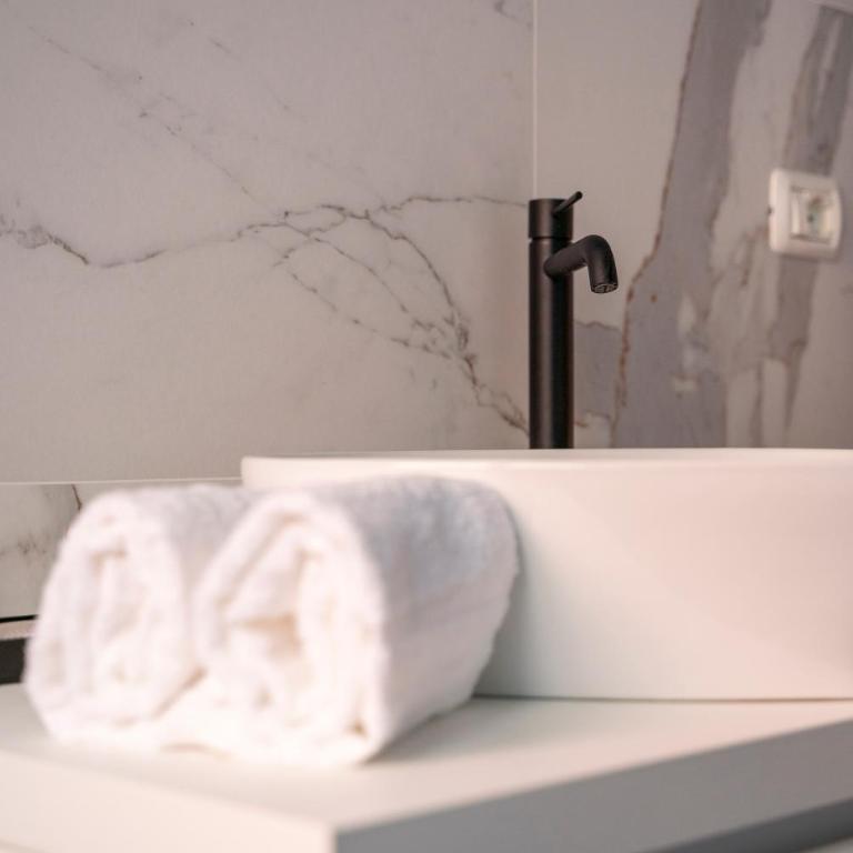 Shiny Home Verona - Two-Bedroom Apartment - 21