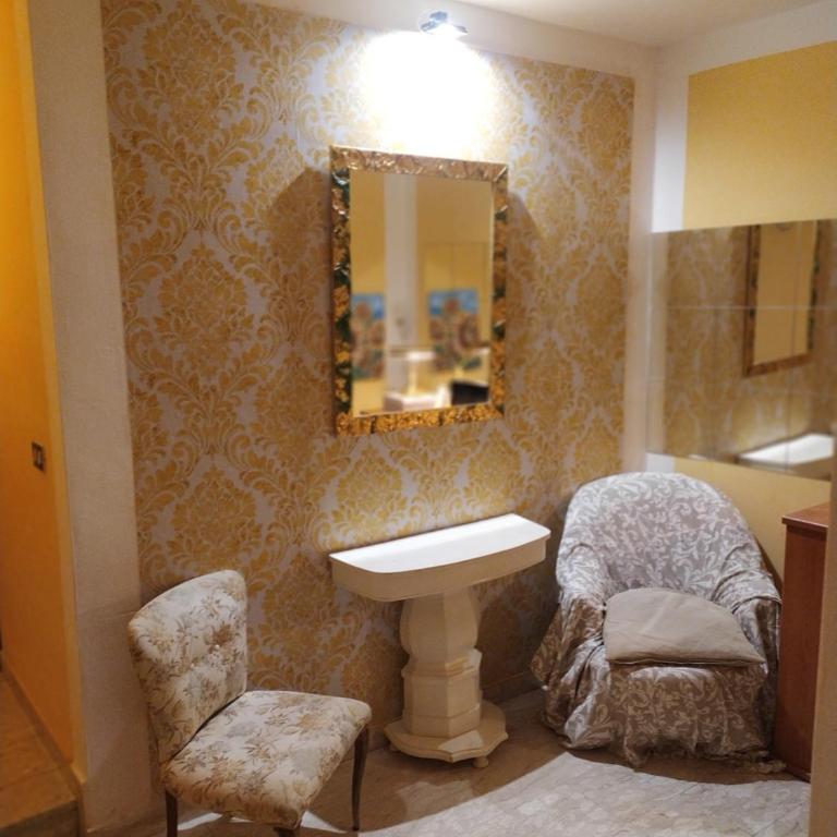 Zen Accommodations Rialto - Camera Matrimoniale con Bagno in Comune - 4