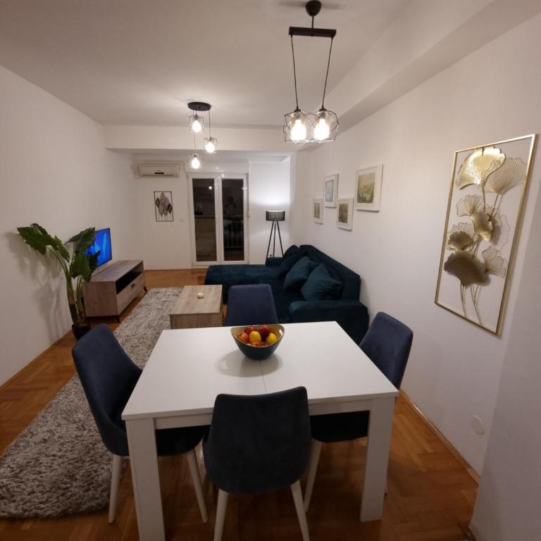 Big apartment - Three-Bedroom Apartment - 11