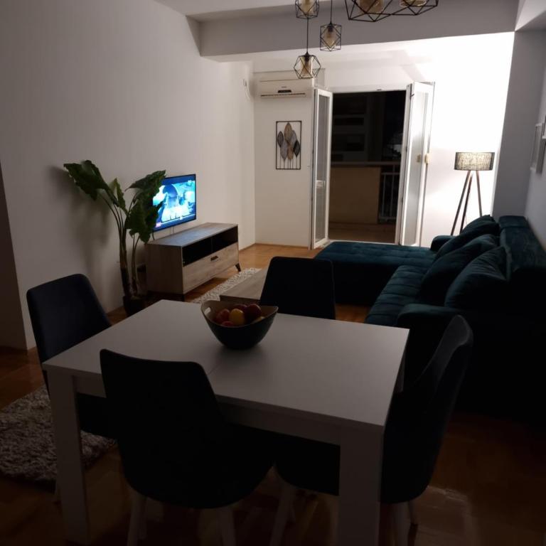 Big apartment - Three-Bedroom Apartment - 2