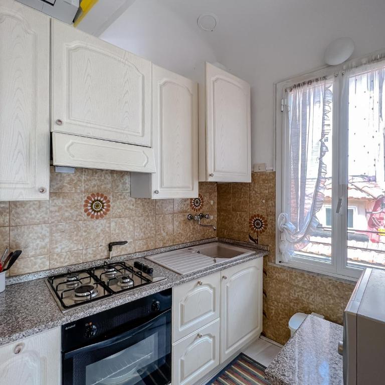 Splendido appartamento con vista mare su piazza Dante - Apartamento de 2 dormitorios - 18