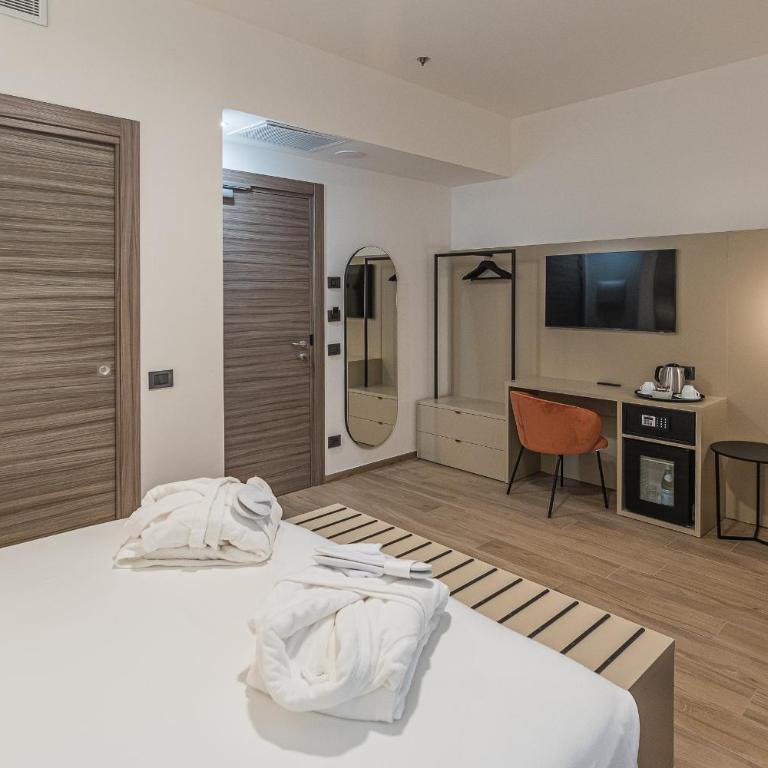 BB Hotels Smarthotel Duomo - Camera Tripla Superior - 4