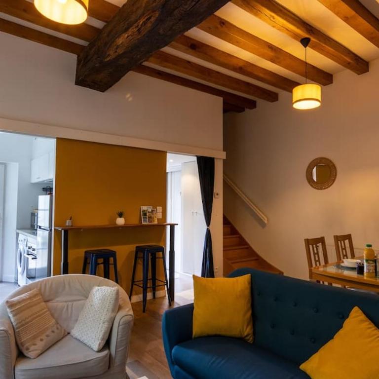 Maison au pied du Château-Cour-Proche Centre Ville - Maison 3 Chambres - 15