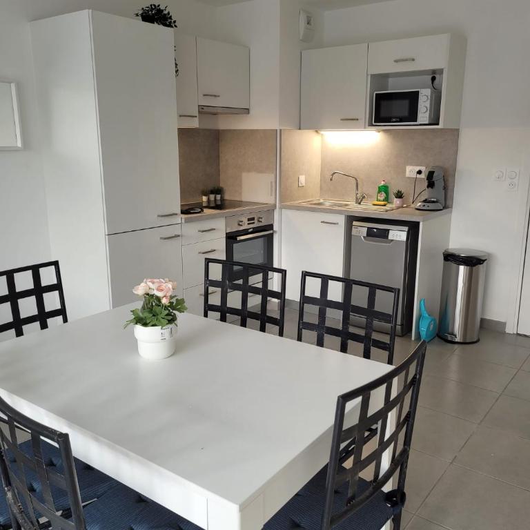 Superbes appartements neufs à Montpellier - Two-Bedroom Apartment - 9