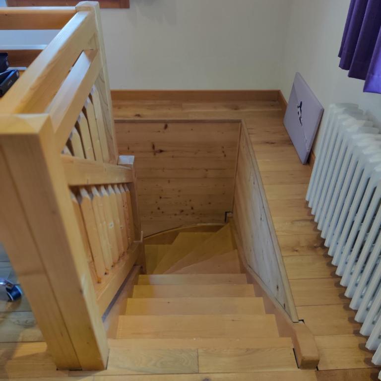 Spacious Ski Chalet In Traditional French Village, sleeps 8, Four Star with fibre broadband - Chalet - 37