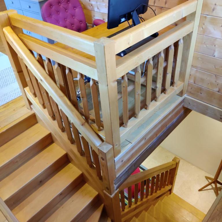 Spacious Ski Chalet In Traditional French Village, sleeps 8, Four Star with fibre broadband - Chalet - 36