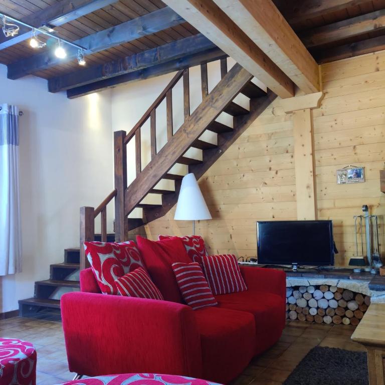 Spacious Ski Chalet In Traditional French Village, sleeps 8, Four Star with fibre broadband - Chalet - 41