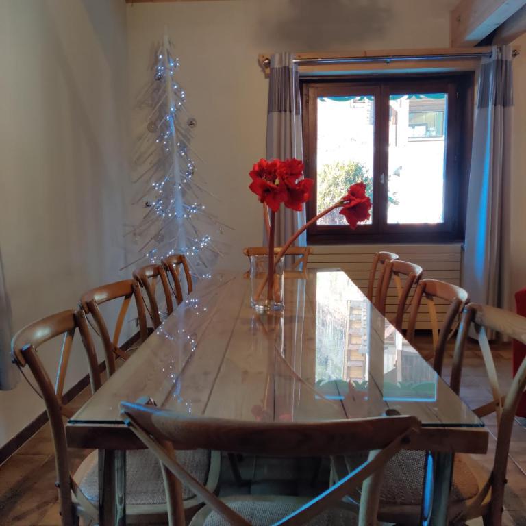 Spacious Ski Chalet In Traditional French Village, sleeps 8, Four Star with fibre broadband - Chalet - 42